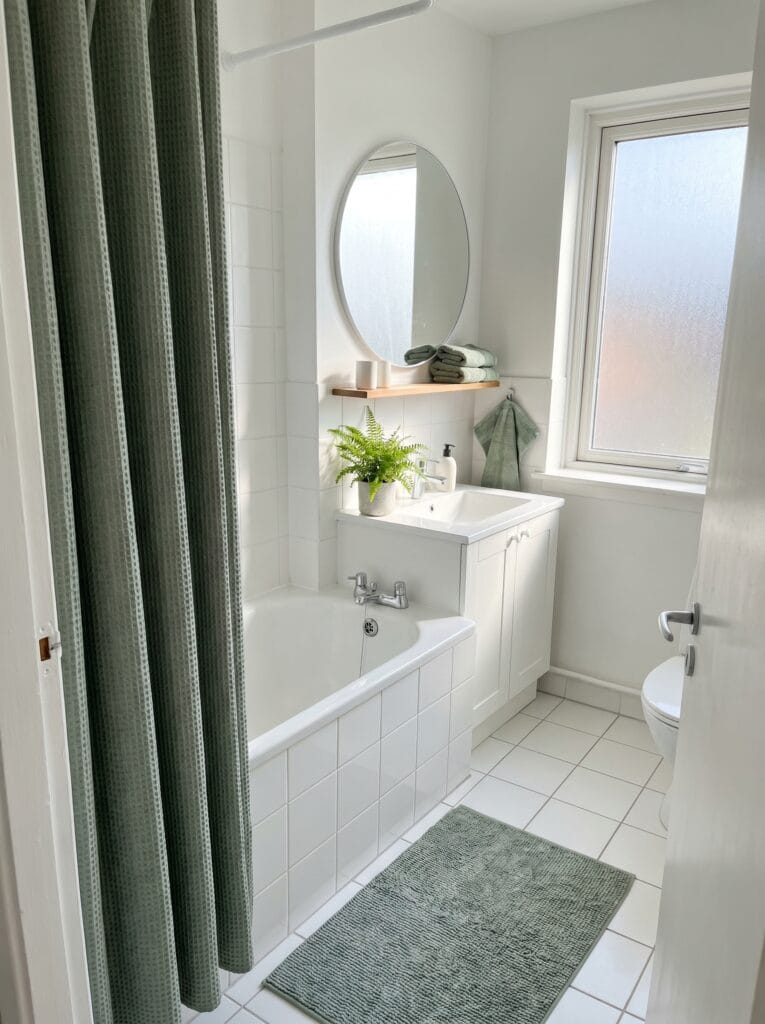 Apartment Bathroom Decor Ideas