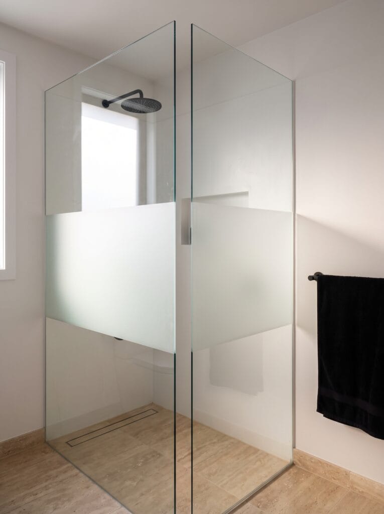 bathroom glass partition