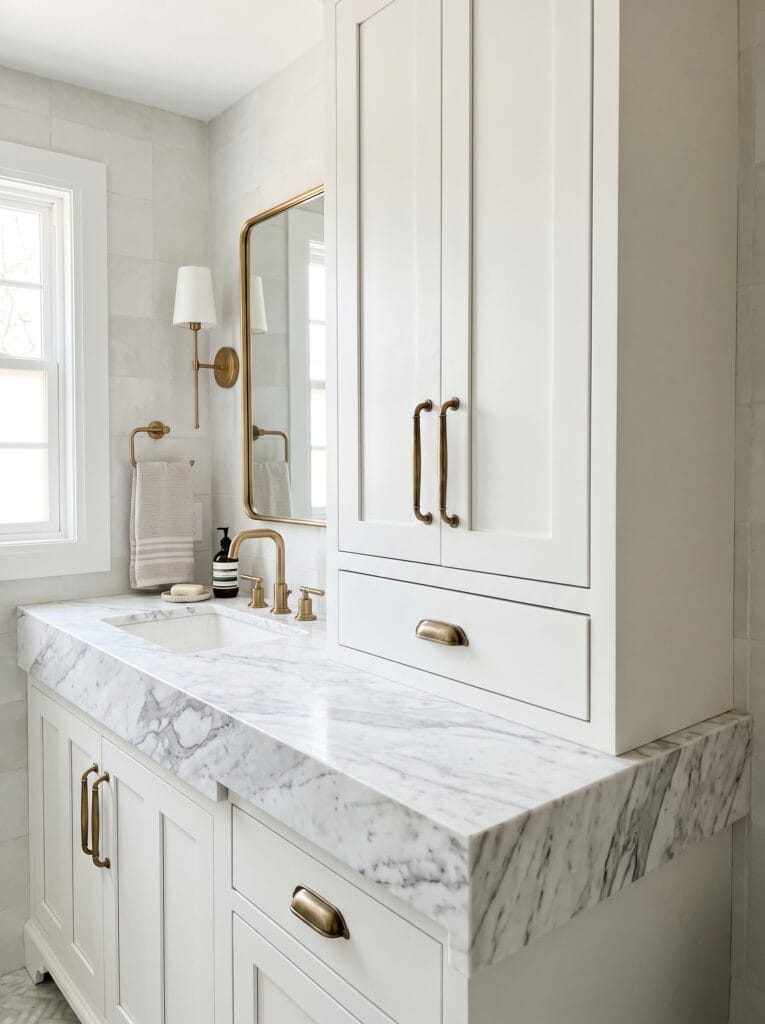 white shaker bathroom cabinets with brass hardware