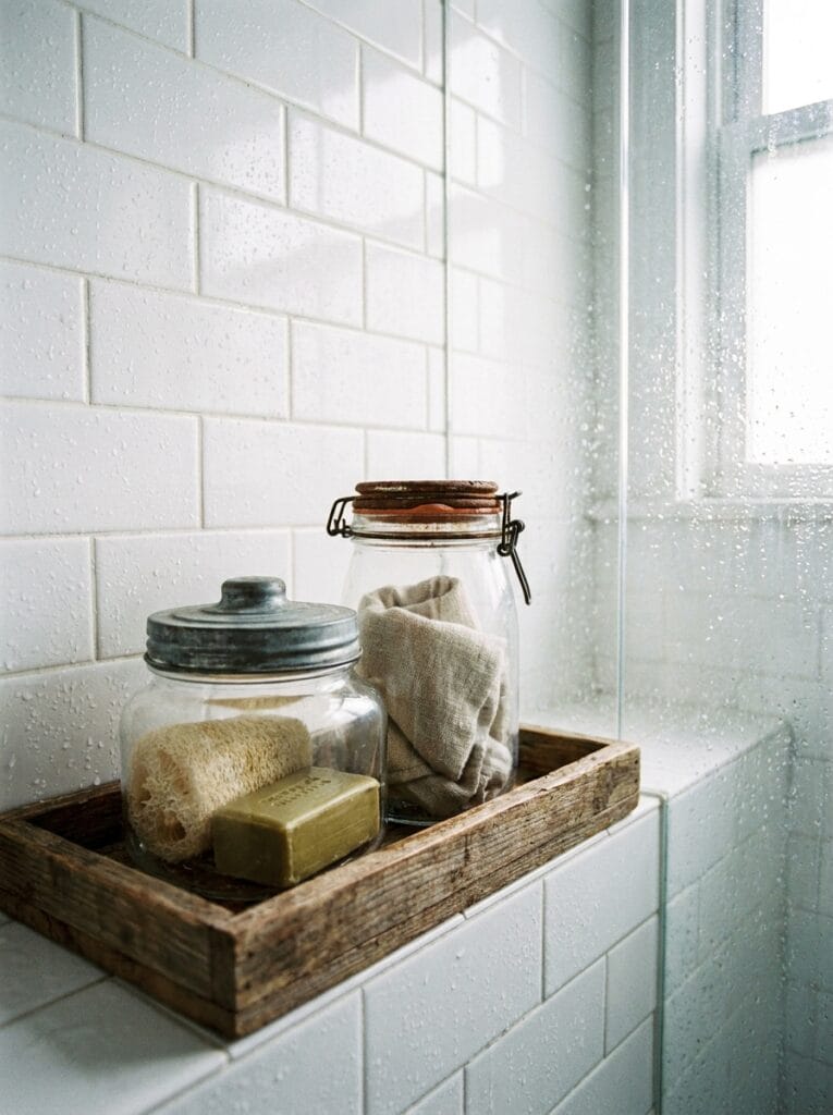 farmhouse bathroom decor